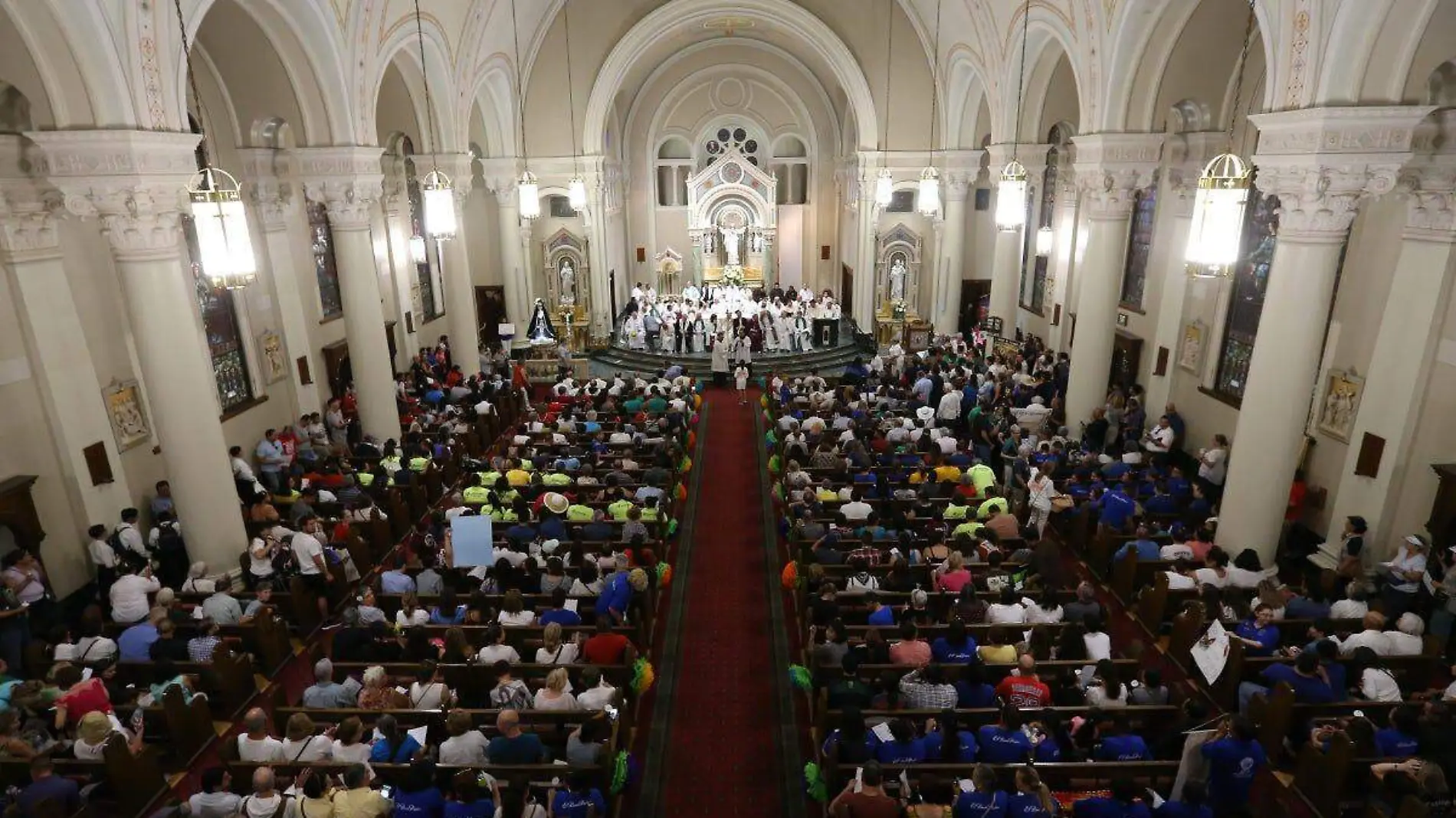 misa en la iglesia de san patricio el paso texas  (3)